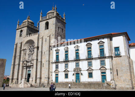 PORTO, PORTUGAL - 3 juin 2014 : la cathédrale de Porto, deuxième plus grande ville du Portugal. Banque D'Images