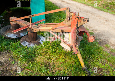 Photo d'une herse du disque dans la campagne Banque D'Images