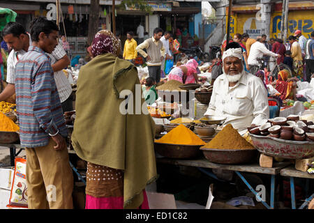 Marché en plein air d'Chhota-Udepur, Gujarat, Inde Banque D'Images