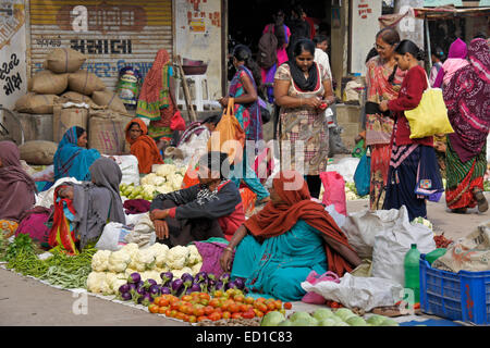 Marché en plein air d'Chhota-Udepur, Gujarat, Inde Banque D'Images