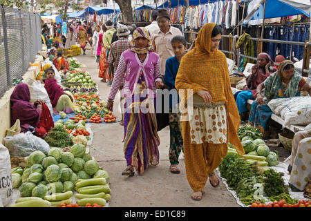 Marché en plein air d'Chhota-Udepur, Gujarat, Inde Banque D'Images