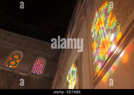 Plus de détails. La calligraphie Le stucco et le travail, Bou Inania Medersa, 14e siècle, Madrasa Bou Inania. Medina. La ville de Fès. Le Maroc. L'Afr Banque D'Images