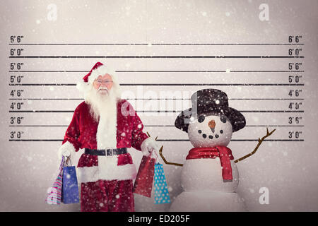 Image composite de santa porte quelques sacs de Noël Banque D'Images