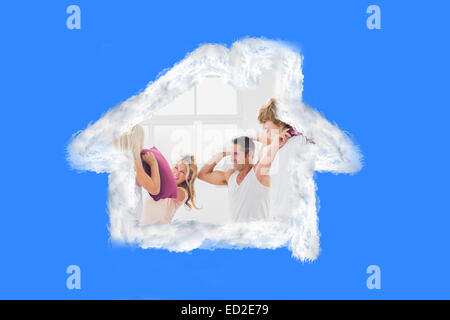 Image composite de family having fun avec des oreillers Banque D'Images
