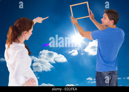 Image composite du couple de décider de suspendre photo Banque D'Images