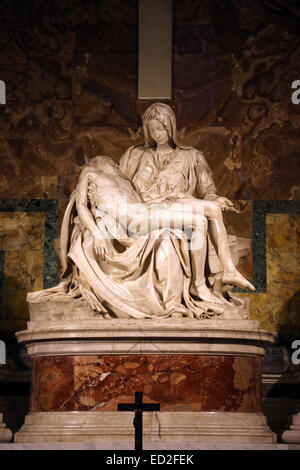 Michelangelo Buonarroti (1475-1564). Pieta. La Basilique de Saint Pierre. La cité du Vatican. 1498-1499. Banque D'Images