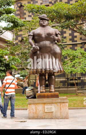 MEDELLIN, COLOMBIE - 10 OCT 2012 : la Statue de la place Botero, le 10 Oct 2012 à Medellin, Colombie. Botero a fait don de 23 SCU Banque D'Images