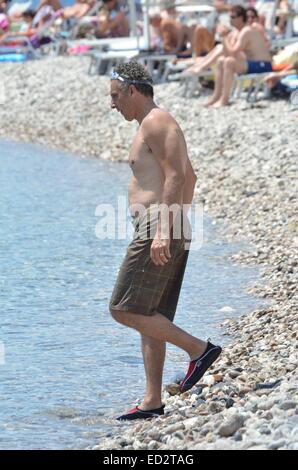 John Turturro et sa famille ont été repérés de plaisance et la baignade au large de la côte de Taormina en Sicile, Italie Avec : John Turturro Où : Taormina, Italie Quand : 20 Juin 2014 Banque D'Images