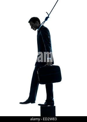 Un homme suicidaire business man hanging in silhouette studio isolé sur fond blanc Banque D'Images