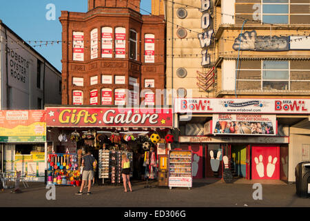 Blackpool Lancashire : Bord de cadeaux Banque D'Images