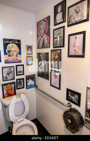 Illinois,Midwest,Braidwood,route historique 66,North Front Street,Polk-A-Dot Drive in,Marilyn Monroe,photos,salle de bains pour hommes,voyages de visiteurs Banque D'Images