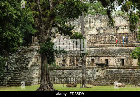 Temple abandonné dans les ruines maya de Copan, un site archéologique au Honduras et site du patrimoine mondial de l'unesco. Banque D'Images