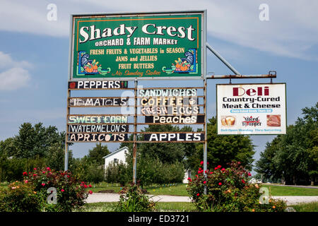 Illinois Arthur, Shady Crest Orchard & Farm Market, panneau, produits, produits locaux, Amish, IL140904037 Banque D'Images