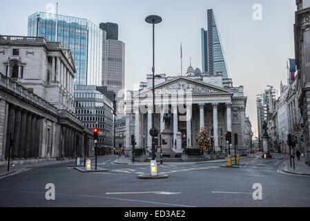 Londres, Royaume-Uni. Dec 25, 2014. La Banque d'Angleterre et Banque à Londres sur le matin de Noël. Credit : Piero Cruciatti/Alamy Live News Banque D'Images