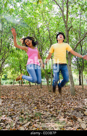 Beau couple indien park Banque D'Images