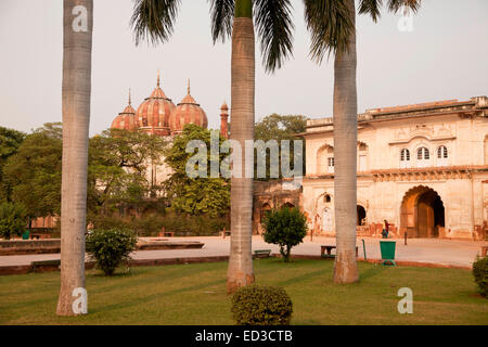 La mosquée à dôme trois la porte d'entrée, tombeau de Safdarjung, Delhi, Inde, Asie Banque D'Images