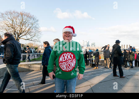 Londres, Royaume-Uni. Dec 25, 2014. Paul de Londres wearing Christmas jumper et hat célébrer temps de fête dans le parc de Greenwich. Dec 25, 2014. Credit : Subvention Vélaires/ZUMA/ZUMAPRESS.com/Alamy fil Live News Banque D'Images