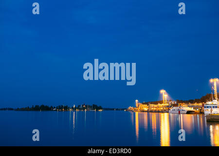 Paysage de nuit vue du remblai à Helsinki, Finlande Banque D'Images