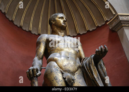 L'art romain Heracles. Statue dorée. Du théâtre de Pompée. 2e siècle. Musées du Vatican. La cité du Vatican. Banque D'Images