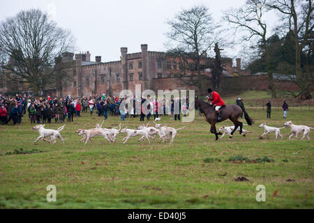 Le Staffordshire, au Royaume-Uni. Dec 26, 2014. Boxing Day annuel rencontrez des Meynell et personnel du Sud Hunt au Blethfield Hall, Staffordshire Banque D'Images