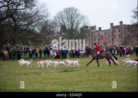 Le Staffordshire, au Royaume-Uni. Dec 26, 2014. Boxing Day annuel rencontrez des Meynell et personnel du Sud Hunt au Blethfield Hall, Staffordshire Banque D'Images