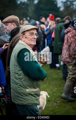 Le Staffordshire, au Royaume-Uni. Dec 26, 2014. Boxing Day annuel rencontrez des Meynell et personnel du Sud Hunt au Blethfield Hall, Staffordshire Banque D'Images