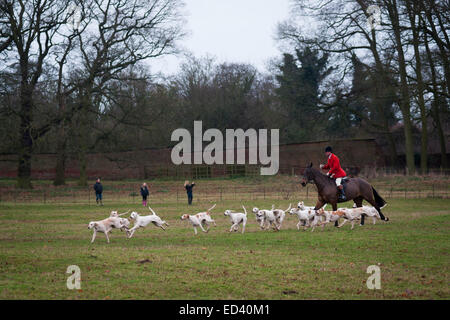 Le Staffordshire, au Royaume-Uni. Dec 26, 2014. Boxing Day annuel rencontrez des Meynell et personnel du Sud Hunt au Blethfield Hall, Staffordshire Banque D'Images