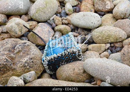 Lobster Pot sur les rochers à Sennen Cove, Cornwall, Angleterre Banque D'Images