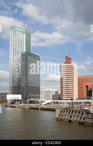 Le centre-ville de la ville de Rotterdam, les immeubles de bureaux, les gratte-ciel en Hollande, aux Pays-Bas. Banque D'Images