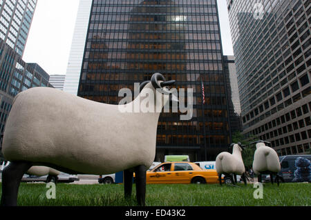 Lalanne et parc de sculptures (Avenue). François-Xavier Lalanne's "moutons" sculpture sera installé sur un Park Avenue médiane. Mo Banque D'Images