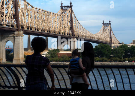 Le Queensboro Bridge, également connu sous le nom de la 59ème Street Bridge est un pont en porte-à-faux sur l'East River à New York qui a été Banque D'Images