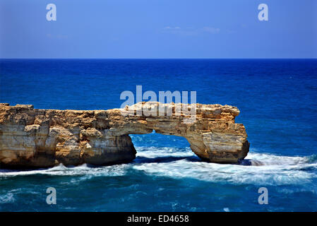 Les Kamara ( ='arch') de Geropotamos, un parc naturel rocky 'Bridge' dans une zone aussi connu sous le nom de "Grottes Blue', Rethymnon, Crète, Grèce Banque D'Images