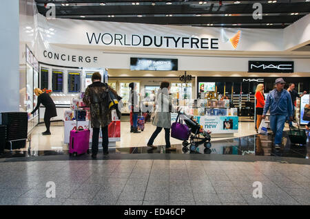 World Duty Free Shop à l'aéroport de Londres Stansted Essex England Royaume-Uni UK Banque D'Images