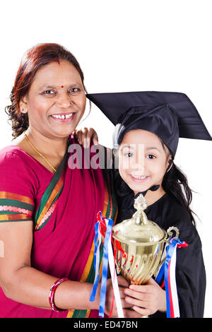 Mère avec enfant indien victoire Trophée Banque D'Images