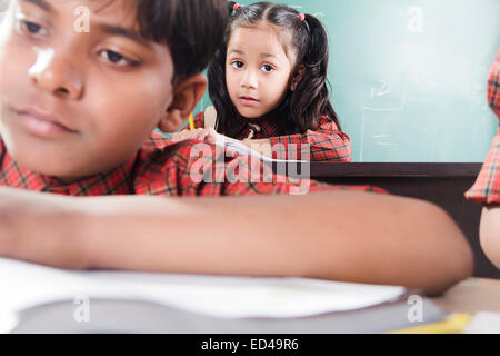 Les enfants indiens schooll étude étudiants Banque D'Images