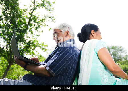 Vieux couple indien park Banque D'Images