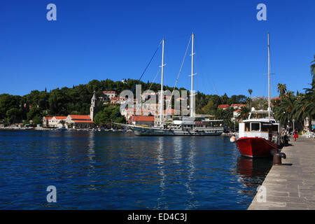 Le port de Cavtat, Croatie, bateaux dans le port, la mer Adriatique ; Europe centrale ; Europe du sud-est ; et la Méditerranée. Banque D'Images