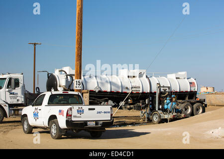 Un site de fracturation près de Bakersfield, Californie, USA. Banque D'Images