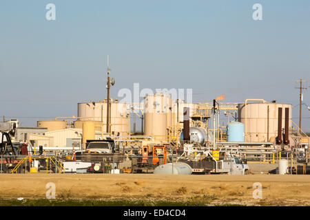 Un site de fracturation près de Bakersfield, Californie, USA. Banque D'Images