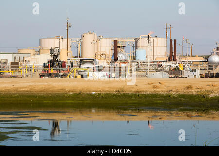 Un site de fracturation près de Bakersfield, Californie, USA. Banque D'Images