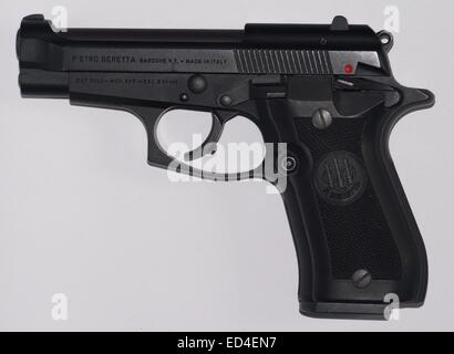 Pistolet italien Beretta 84F calibre 9mm court (ACP 380, 9mm Browning) Banque D'Images