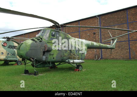 Hélicoptère russe Mil Mi-4 utilisé par l'armée tchécoslovaque Banque D'Images