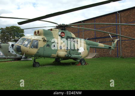 Hélicoptère russe Mil Mi-8 utilisé par l'armée tchécoslovaque Banque D'Images