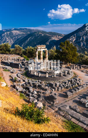 Delphes, Grèce. Tholos temple, sanctuaire d'Athéna Pronaia, construit en 360 avant JC. La civilisation grecque antique. Banque D'Images