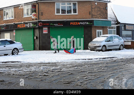 Hucknall, Nottinghamshire, Angleterre. 27 décembre 2014 .légère de dégel la dernière nuit de neige, mais temps de gel devrait se poursuivre dans les semaines et nouvelle année. Credit : IFIMAGE/Alamy Live News Banque D'Images