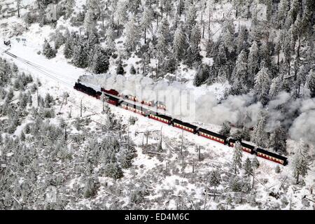 Brockenbahn, Allemagne. Dec 26, 2014. Historique Le Brockenbahn pilote jusqu'au nord de l'Allemagne, la plus haute montagne de 1 142 m de haut, l'Allemagne, Brocken 26 décembre 2014. PHOTO : STEFAN/RAMPFEL Crédit photo : dpa dpa alliance/Alamy Live News Banque D'Images