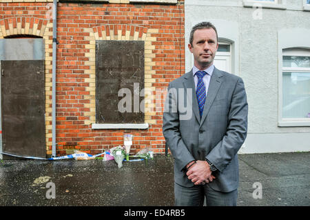 Belfast, Irlande du Nord. 27 déc 2014 - Inspecteur en chef John PSNI McVea, est titulaire d'une brève conférence de presse à une scène de meurtre. Crédit : Stephen Barnes/Alamy Live News Banque D'Images