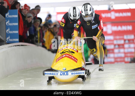 Lake Placid, NY, USA. 13 Décembre, 2014. Allemagne 2 conduit par Stefanie Szczurek avec serre-freins Erline Nolte au début dans la Women's de la FIBT Bobsleigh Bobsleigh et skeleton World Cup à l'Olympic Sports Complex, à Lake Placid, dans l'Action © Plus Sport/Alamy Live News Banque D'Images