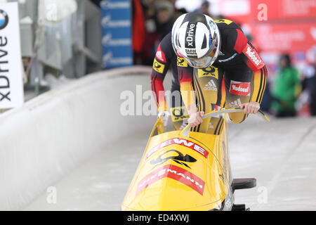 Lake Placid, NY, USA. 13 Décembre, 2014. Allemagne 2 conduit par Stefanie Szczurek avec serre-freins Erline Nolte au début dans la Women's de la FIBT Bobsleigh Bobsleigh et skeleton World Cup à l'Olympic Sports Complex, à Lake Placid, dans l'Action © Plus Sport/Alamy Live News Banque D'Images