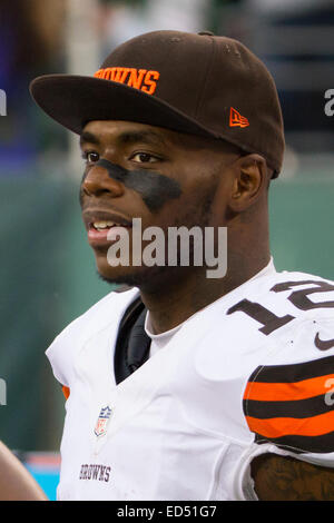 Fichier. Dec 27, 2014. Le Browns a annoncé aujourd'hui que JOSH GORDON ne sera pas jouer dans la finale de la saison contre les Ravens de Baltimore comme punition pour une violation des règles de l'équipe. Gordon, qui a dirigé la NFL dans la réception des chantiers en 2013, la réception d'une interdiction d'un an à partir de la NFL en août comme punition pour violations répétées de la NFL en toxicomanie politique. Photo - le 22 décembre 2013 - East Rutherford, New Jersey, États-Unis - Cleveland Browns le receveur Josh Gordon (12) au cours de la NFL match entre les Cleveland Browns et les Jets de New York au Stade MetLife. (Crédit Image : © Chris Szagola Banque D'Images